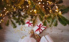 Kalėdinės girliandos ir padidėjusios elektros sąskaitos: kaip neištuštinti piniginės ir pasidžiaugti šviesesniais vakarais