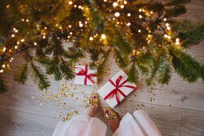 Kalėdinės girliandos ir padidėjusios elektros sąskaitos: kaip neištuštinti piniginės ir pasidžiaugti šviesesniais vakarais