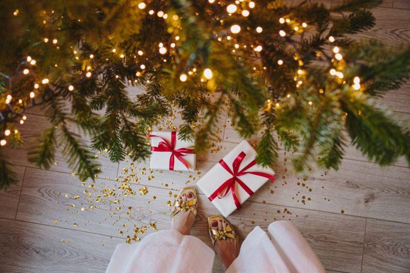 Kalėdinės girliandos ir padidėjusios elektros sąskaitos: kaip neištuštinti piniginės ir pasidžiaugti šviesesniais vakarais