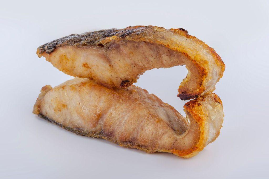 Karalių pamėgtas skonis grįžta ant Kūčių stalo: ši beveik bekaulė žuvis išstumia karpį ir žavi savo istorija. Aliejuje keptas eršketas