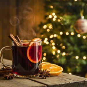 Karštas vynas ar karšti kokteiliai? Someljė paaiškino, kas geriausia šią žiemą