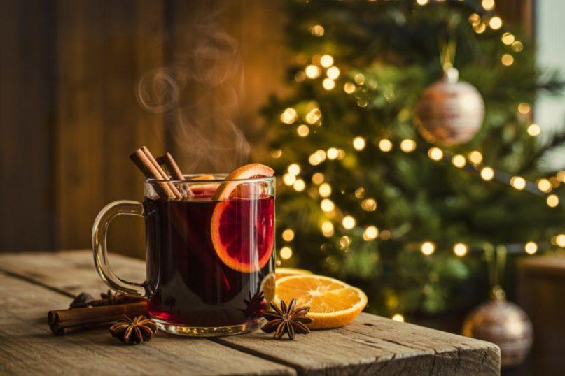 Karštas vynas ar karšti kokteiliai? Someljė paaiškino, kas geriausia šią žiemą