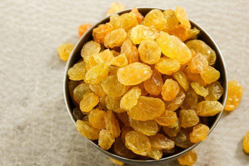 Kas atsitiks, jei gersite vandenį su razinomis ?