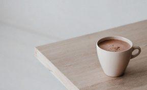 Kava: Stebuklingas gėrimas, turintis galybę sveikatai naudingų savybių