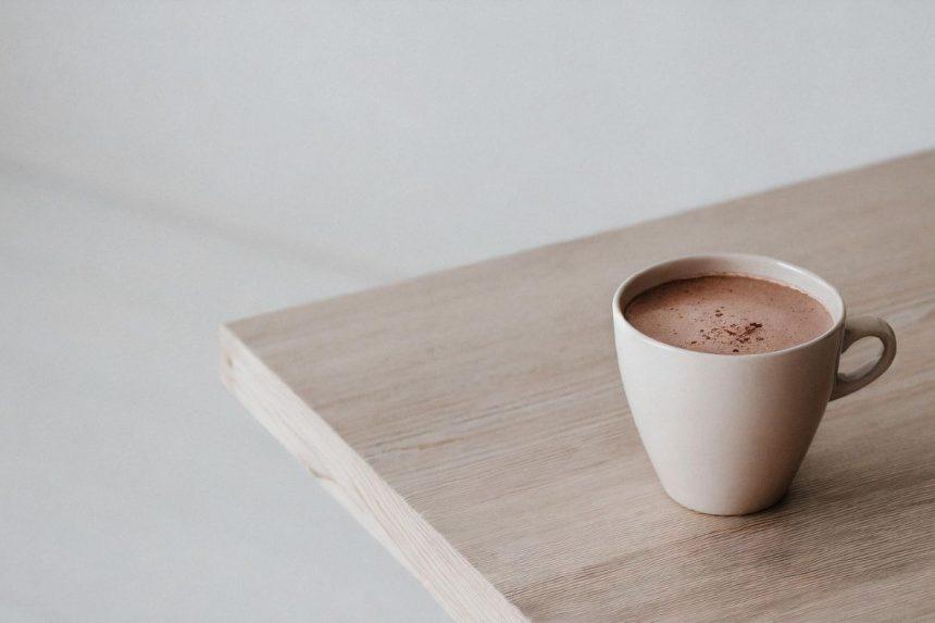 Kava: Stebuklingas gėrimas, turintis galybę sveikatai naudingų savybių