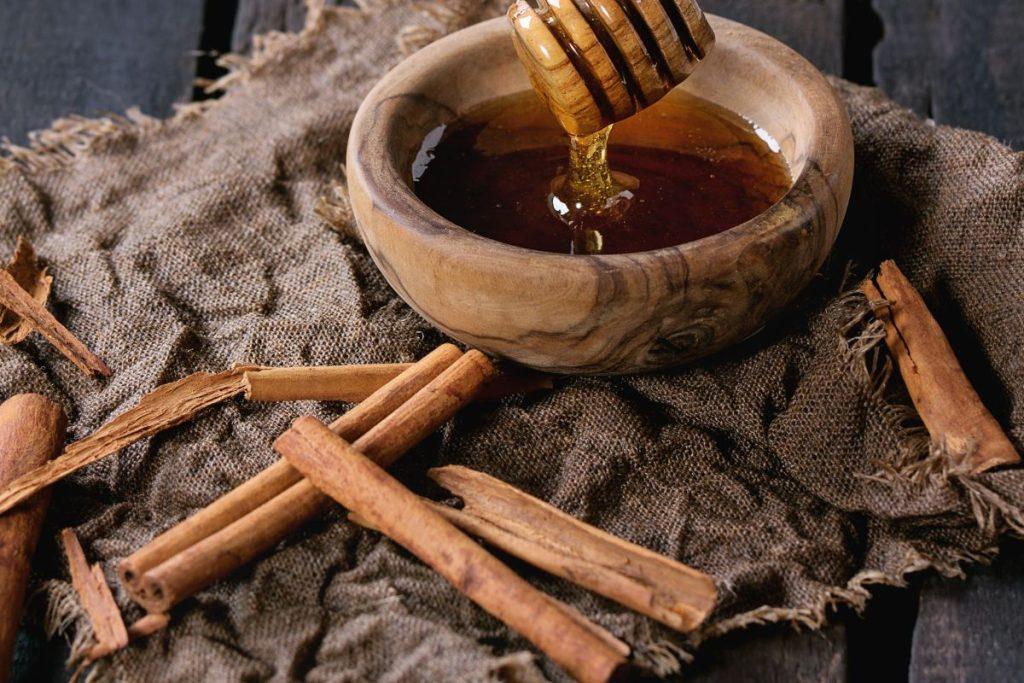 Kiekvieną dieną valgau šaukštą medaus su cinamonu, rezultatai mane nustebino! Cinamono nauda