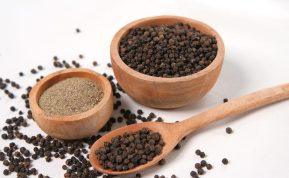 Kodėl į skalbimo mašiną reikia įdėti juodųjų pipirų?