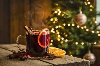 Kodėl karštas vynas gali būti pavojingas: ekspertų perspėjimai šventėms