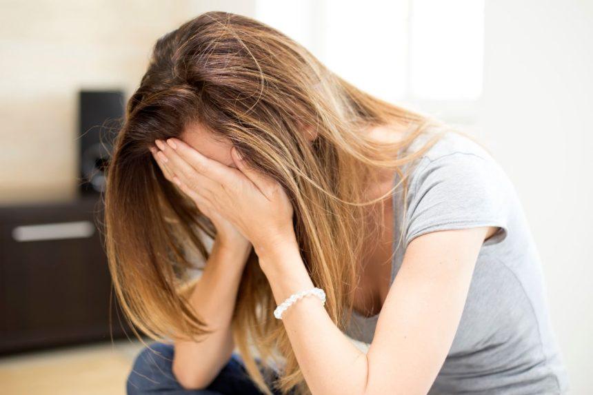 Kodėl mūsų smegenys linkusios į neigiamas mintis ir kaip su tuo kovoti?