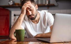 Kodėl po pusryčių jausitės išsekę? Dažniausios klaidos ir kaip jų išvengti