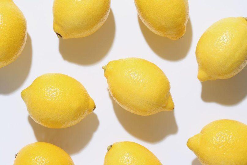 Kodėl šaldiklyje visada vertėtų turėti citrinų?