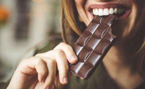 Kodėl taip norisi šokolado? Gydytojai paaiškino, kas iš tikrųjų vyksta organizme