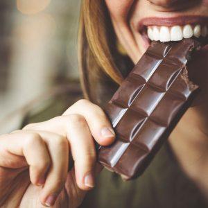 Kodėl taip norisi šokolado? Gydytojai paaiškino, kas iš tikrųjų vyksta organizme