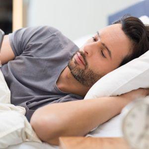 Kodėl verta ryte netikrinti telefono: psichologų paaiškinimai ir praktiniai patarimai