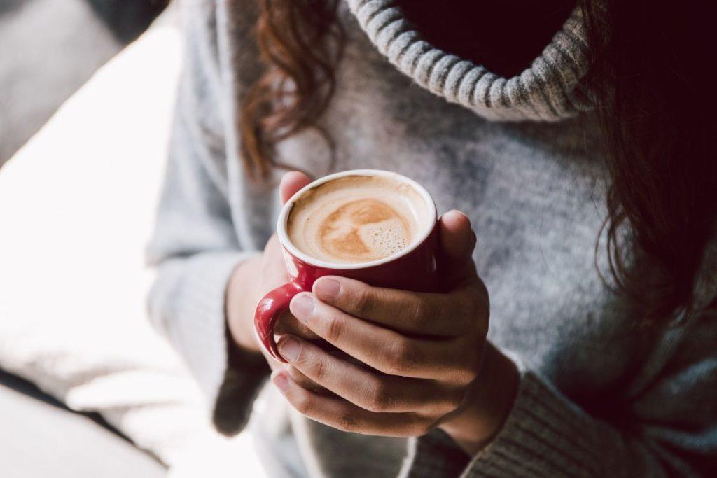 Kofeino reikėtų vengti peršalus ar sergant gripu