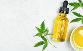 Kokie natūralūs aliejai padeda išsaugoti grožį ir jaunystę: specialistų patarimai