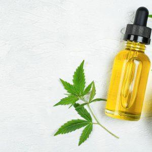 Kokie natūralūs aliejai padeda išsaugoti grožį ir jaunystę: specialistų patarimai