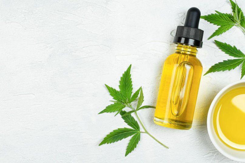 Kokie natūralūs aliejai padeda išsaugoti grožį ir jaunystę: specialistų patarimai