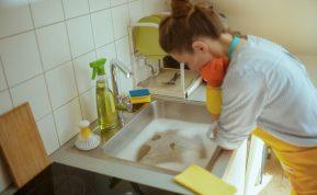 Kokių maisto produktų negalima pilti į kriauklę: tai gali užkimšti vamzdžius