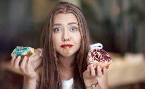 Kokių maisto produktų nereikėtų valgyti tuščiu skrandžiu? 8 pavojingi pasirinkimai, kuriuos reikia žinoti