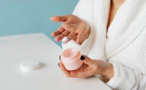 Kosmetologės patarimai, kaip tinkamai prižiūrėti veido ir kūno odą žiemą