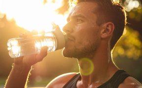 Kraujospūdis ir vanduo: gydytojai atskleidė paprastą įprotį, galintį išgelbėti širdį