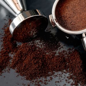 Kur išmesti kavos atliekas: klaidos, kurias daro beveik visi