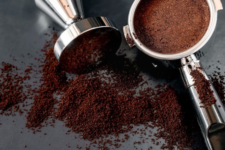 Kur išmesti kavos atliekas: klaidos, kurias daro beveik visi