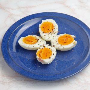 Kurie kiaušiniai naudingesni: kietai ar minkštai virti?