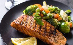 Lašiša su aromatingu padažu: pats geriausias visų laikų lašišos paruošimo receptas!