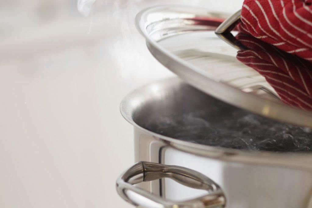 Lengvas ir paprastas būdas išvalyti stiklinius dangčius. Jūsų dabgčiai blizgės. Valymo metodas