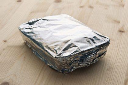 Maisto laikymas folijoje: kodėl tai pavojinga ir kaip daryti saugiau