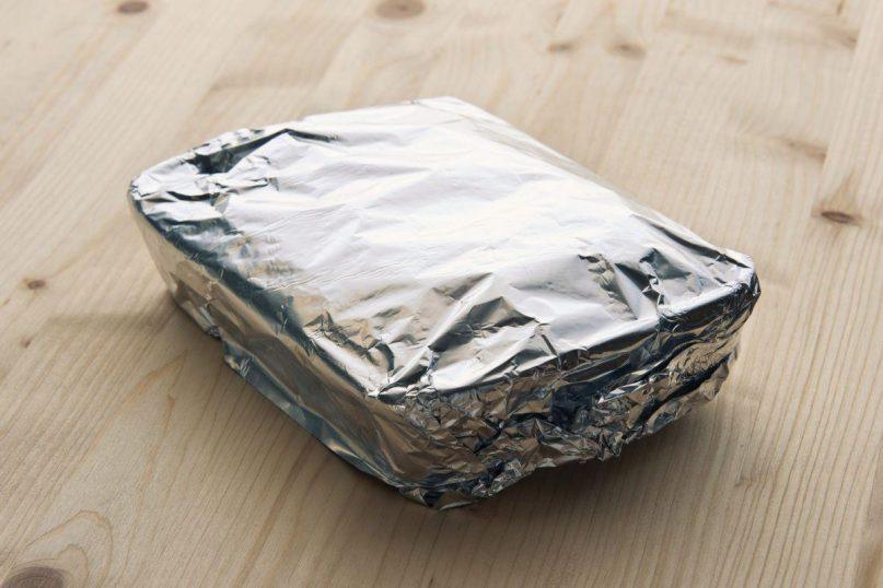 Maisto laikymas folijoje: kodėl tai pavojinga ir kaip daryti saugiau