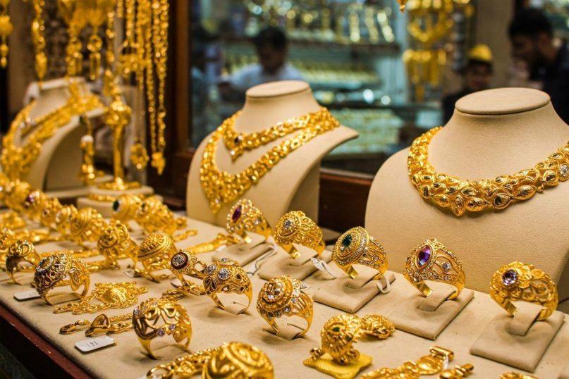 Milžiniškas aukso ir sidabro kainų šuolis. Kokios prognozės laukia 2026 metais?