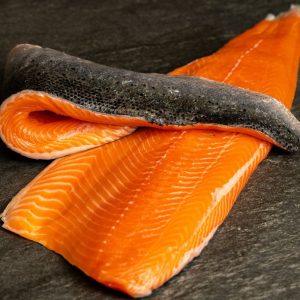 Mitybos specialistai atskleidė, kaip išsirinkti kokybišką lašišą šventėms