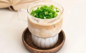 Nauja kavos manija užkariauja pasaulį. Tikrai ne kiekvienas išdrįstų paragauti.