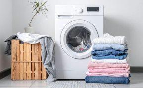 Nedarykite šios klaidos pildami skalbimo miltelius: skalbimo mašina tarnaus ilgiau