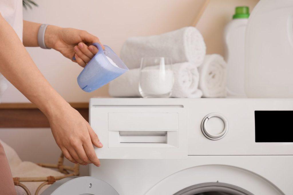 Nedarykite šios klaidos pildami skalbimo miltelius: skalbimo mašina tarnaus ilgiau. Derinimas su temperatūra