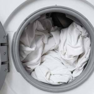 Nei 60 °C nei 90 °C- ekspertai pateikė visiškai kitą patalynės skalbimo temperatūrą