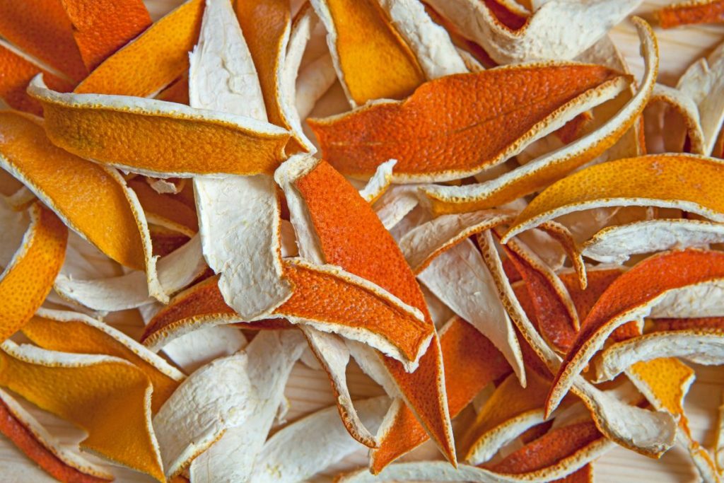 Neišmeskite į šiųkšledėžę: tai pavers jūsų odą švelnią it šilkas ir nekainuos nė cento. Apelsinų žievelės