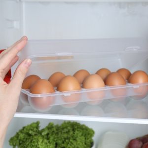 Nelaikykite kiaušinių šaldytuve: šis įprotis keičia vieno patiekalo skonį ir apie tai žino ne visi