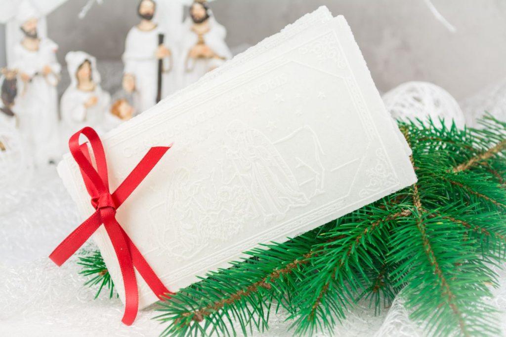 Nemalonūs palinkėjimai iš artimųjų per kūčias: kaip reaguoti ir ką daryti kitaip? Asmeniški linkėjimai per kalėdaičio valgymą