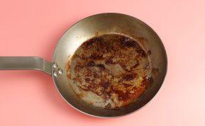 Net senosios močiutės keptuvės tapo švarios! Geriausia priemonė!