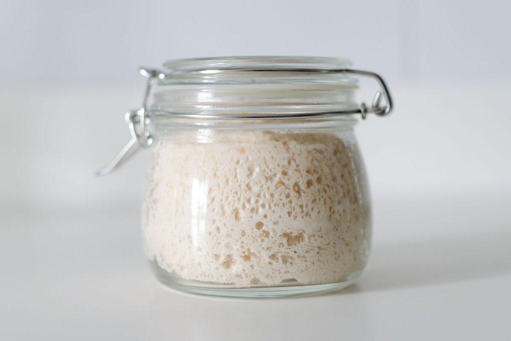 Neturite mielių? Šie pakaitalai išgelbės pyragą net paskutinę minutę. Raugas