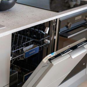 Nežinote, kaip iš indaplovės pašalinti nešvarumus ir nemalonius kvapus? Tiesiog įdėkite TAI ir ją įjunkite!