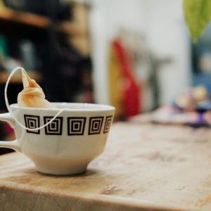 Niekada daugiau nespauskite arbatos maišelio: štai kodėl sugadinate arbatą ir kenkite sau