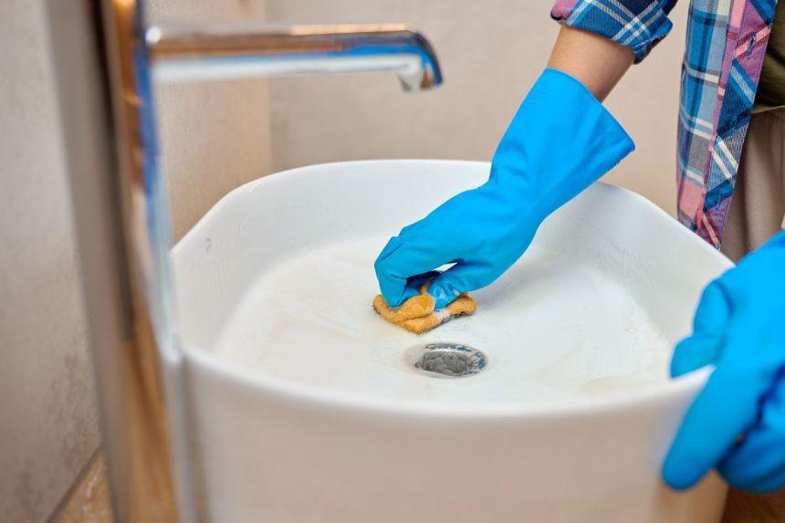 Norite, kad kriauklė per šventes spindėtų? Naudokite šias priemones