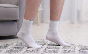 Norite neįtikėtinai baltų kojinių? Skalbdami naudokite vieną priemonę