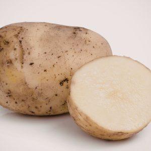 Perpjaunu pusiau ir palieku vonioje per naktį: mažai, kas žino šį bulvių panaudojimo būdą