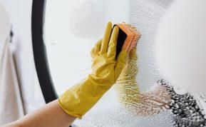 Nuvalykite veidrodį šia priemone ir visi įbrėžimai išnyks!